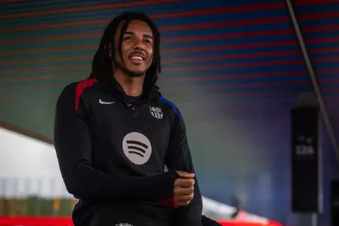 رسميا.. برشلونة يعلن تمديد عقد جول كوندي